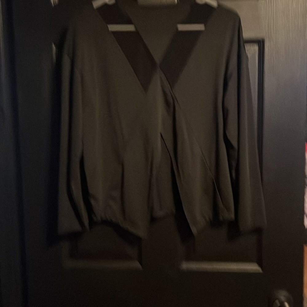 Split back top - Picture 2 of 2